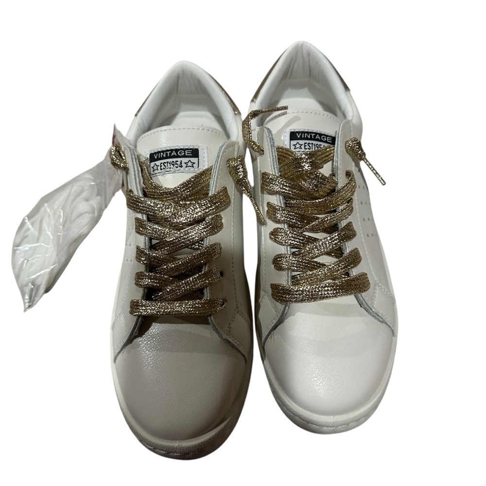 Vintage Women's Sneakers in White and Gold